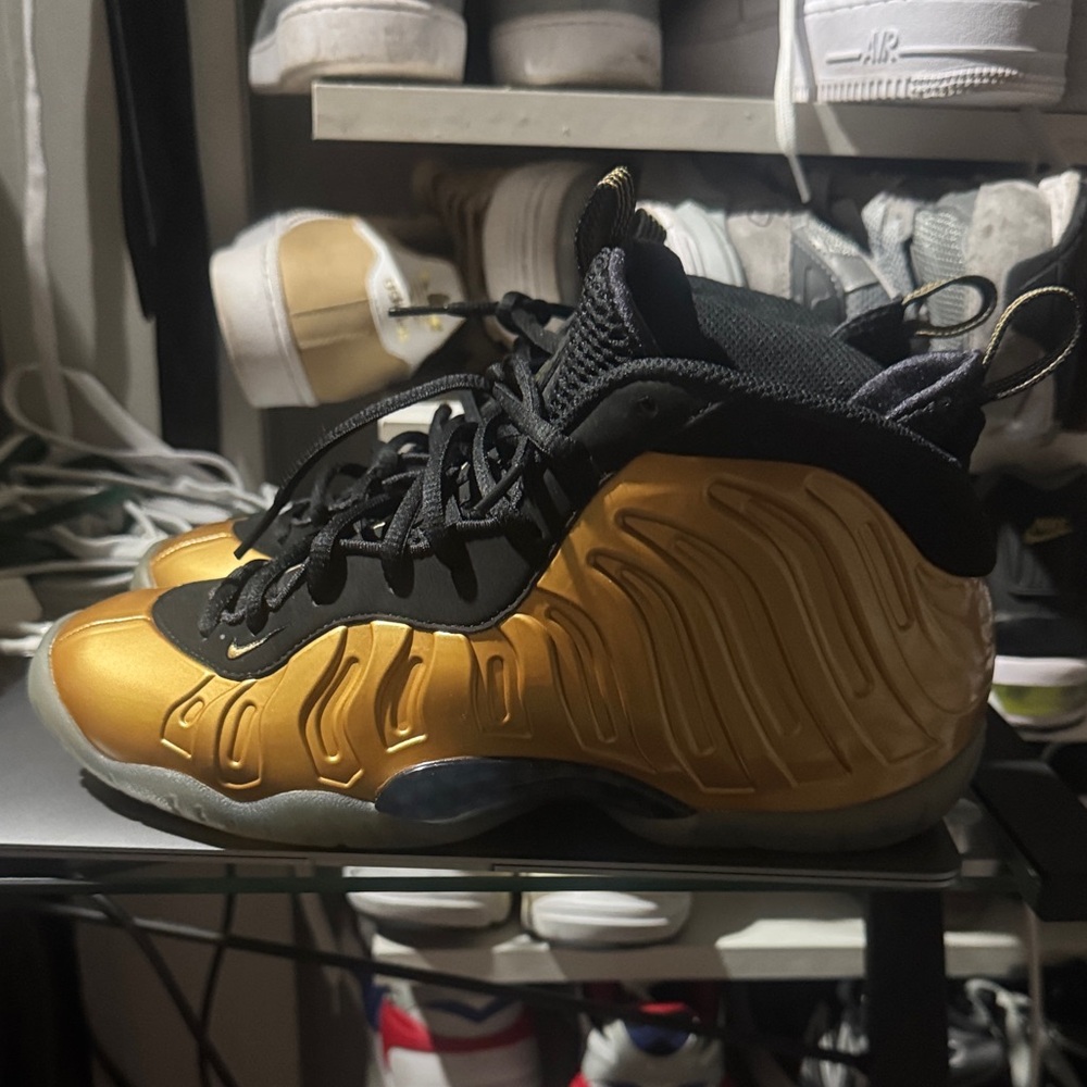 Nike Kids Sneakers in Gold and Black